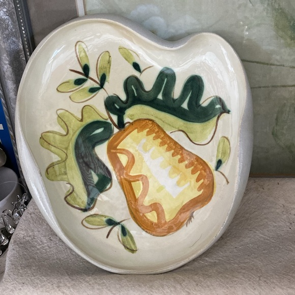 Red Wing Partyware 8” fruit plate - Pear  #103 - Picture 2 of 3